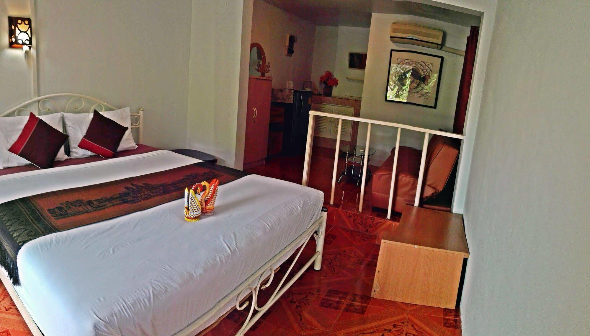 P.California Inter Hostel Nang Rong Exterior photo
