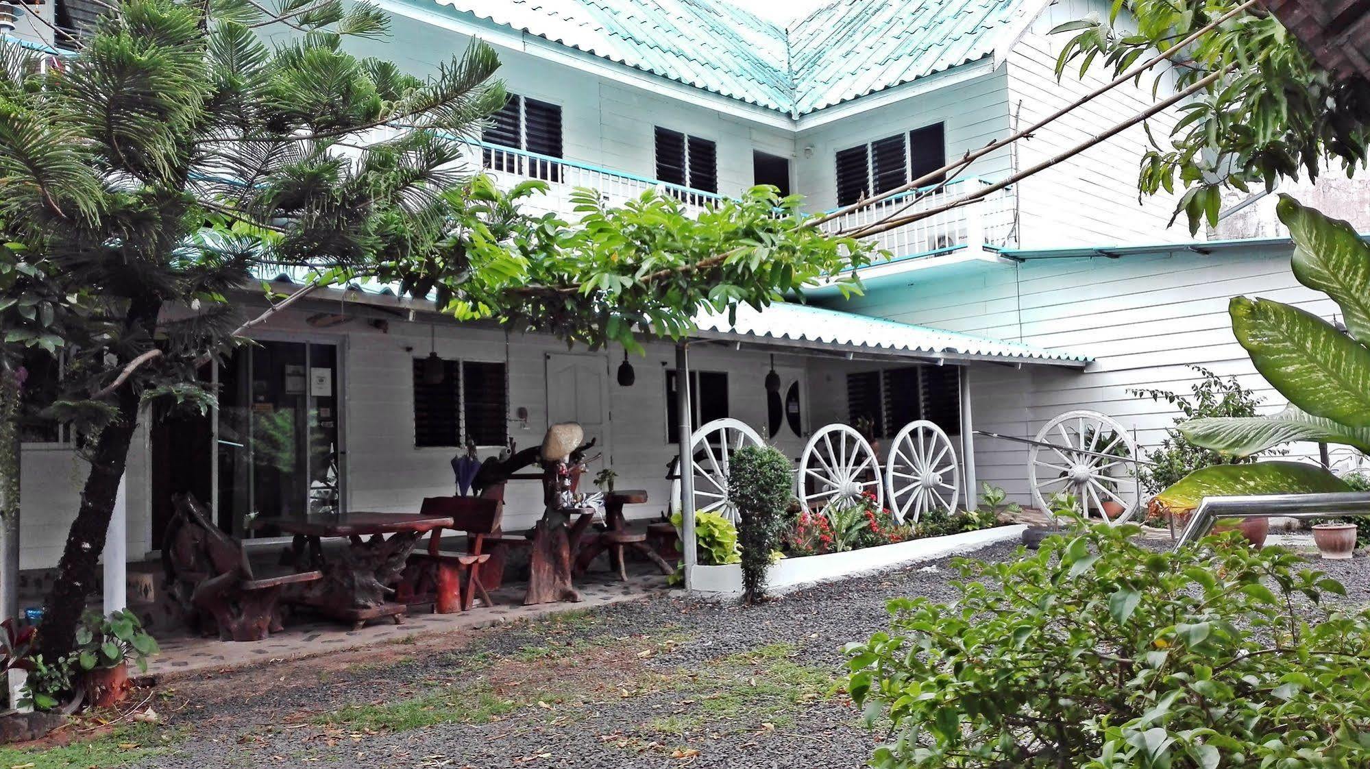 P.California Inter Hostel Nang Rong Exterior photo